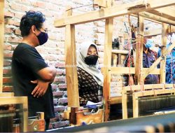 Bupati Mojokerto Kunjungi Home Industri Tenun di Bangsal
