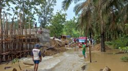 Jembatan Darurat Dihantam Banjir, Hambat Aktivitas Warga