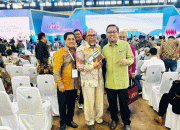 Redaktur Senior Harian Jaya Pos dan JAPOS.CO Terima Press Card Number One