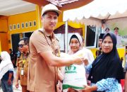 Keluarga Penerima Manfaat di Pauh Duo Terima Jatah Pangan Dari Pemerintah