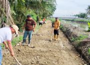 Gotong Royong Bersama di Dusun 7 Desa Palu Manan Untuk Meningkatkan Infrastruktur Jalan