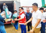 Agung Laksono Serahkan Bantuan PMI Untuk Para Korban Kebakaran Di Kemayoran