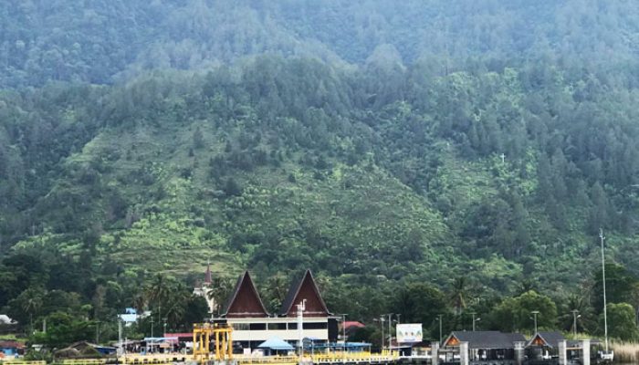 Pulau Samosir di Ambang Krisis Ekologis: Antara Degradasi Lingkungan, Pembiaran Pemerintah, dan Harapan yang Terluka