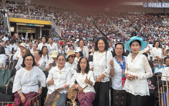 Lansia Limbong Mulana Sejabodetabek-Banten Tampil Memukau di HUT ke-165 HKBP, Angklung Rohani dan Nasional Tuai Apresiasi Jemaat